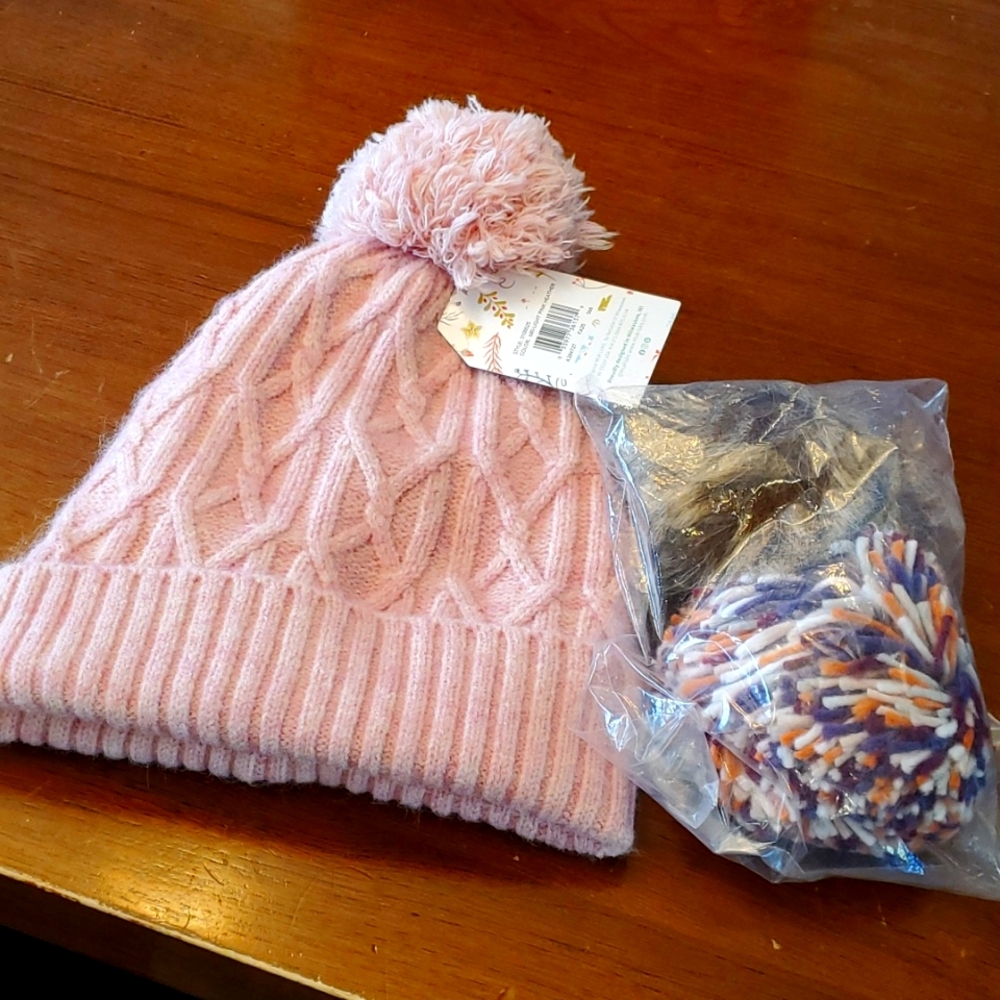 Muk Luks NWT light pink hat with two interchangeable poms